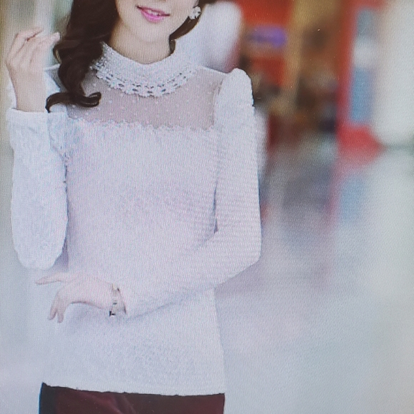 Beautiful white full sleeves blouse - Picture 2 of 6